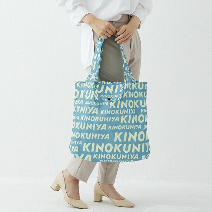 紀ノ国屋のロゴが全体にプリントされたオシャレなエンドレス柄が目を引きます。