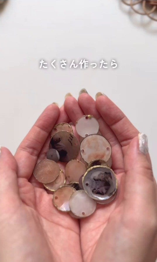 セリアのプラ板で作る世界に一つだけのモビール！100均素材で手軽に楽しむおしゃれDIY