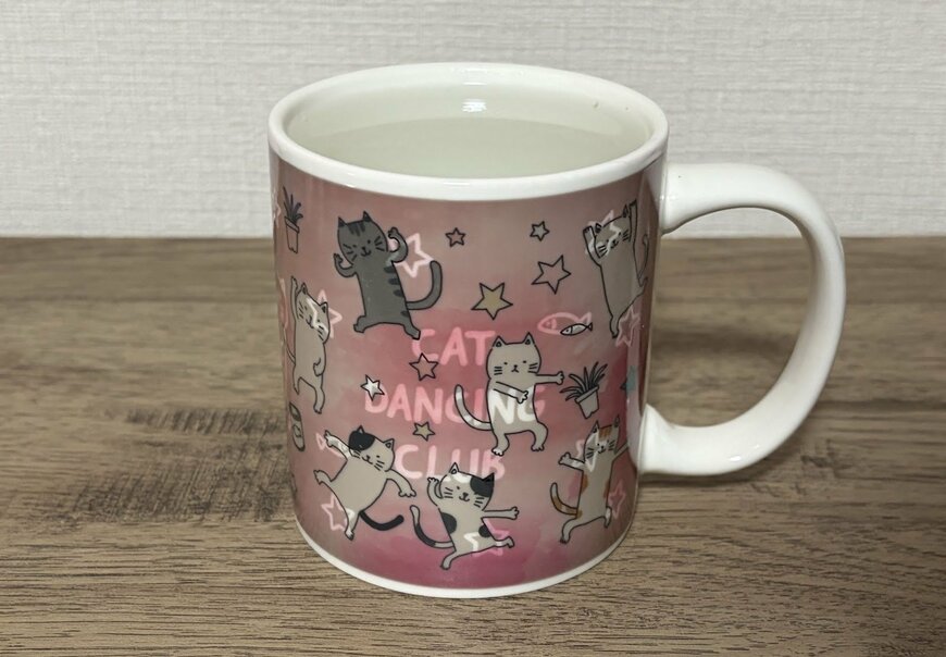 筆者撮影（ダイソー、マジックマグカップ（パーティー））