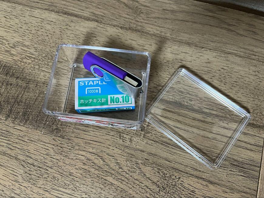 筆者撮影（ダイソー、システムケース S M/X 50周年 38910）