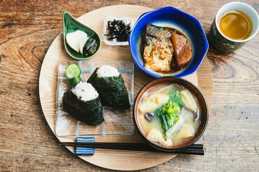 【年金生活者支援給付金】12月の年金支給日に「ひとり1万900円」上乗せ支給されるのはどんな人？