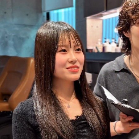 女性「解禁します！」　ハイトーンカラーに大胆イメチェン！「めっちゃヤバい」と満面の笑み！