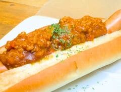 千葉県の道の駅でホットドッグの食べ比べ！個性あふれる味わいに「攻めたトッピング」「パンの旨みも引き立つ」