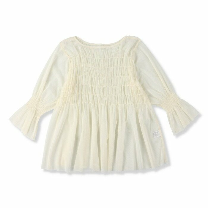 大人のフェミニンカジュアルを演出