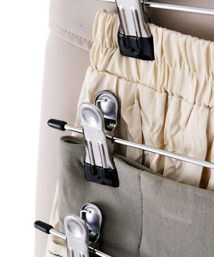 1本で4枚分のボトムスを干せるハンガー