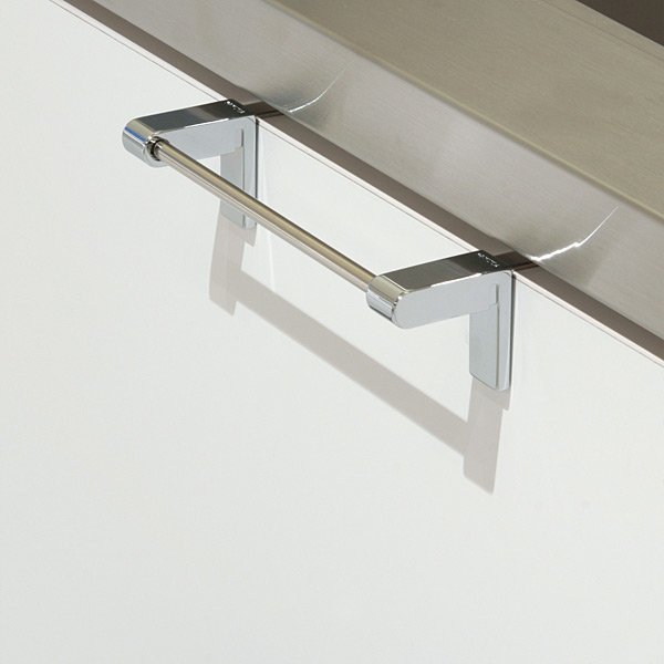 シンク下の扉の厚みに合わせて簡単に取り付け可能