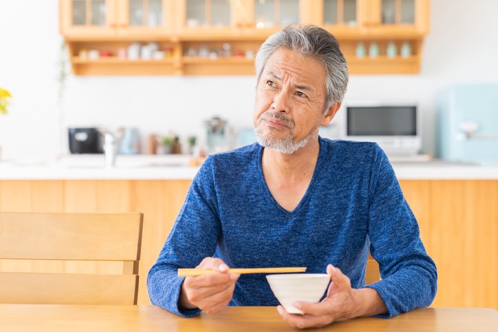 おひとりさまで生きていく！単身世帯の「老後の年金収入」＆「生活費」の平均はいくら？