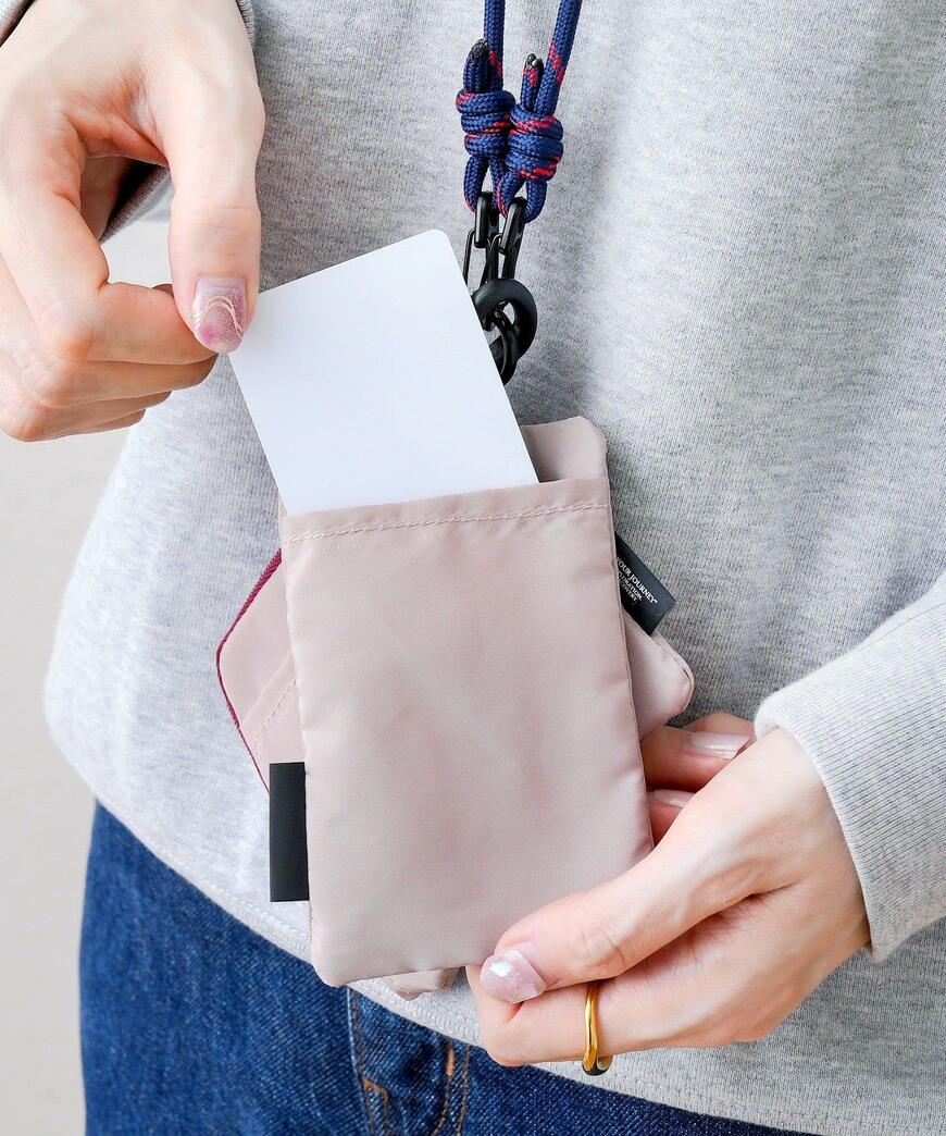 出所：パルグループ公式ファッション通販サイト 3COINS トラベルミニウォレット