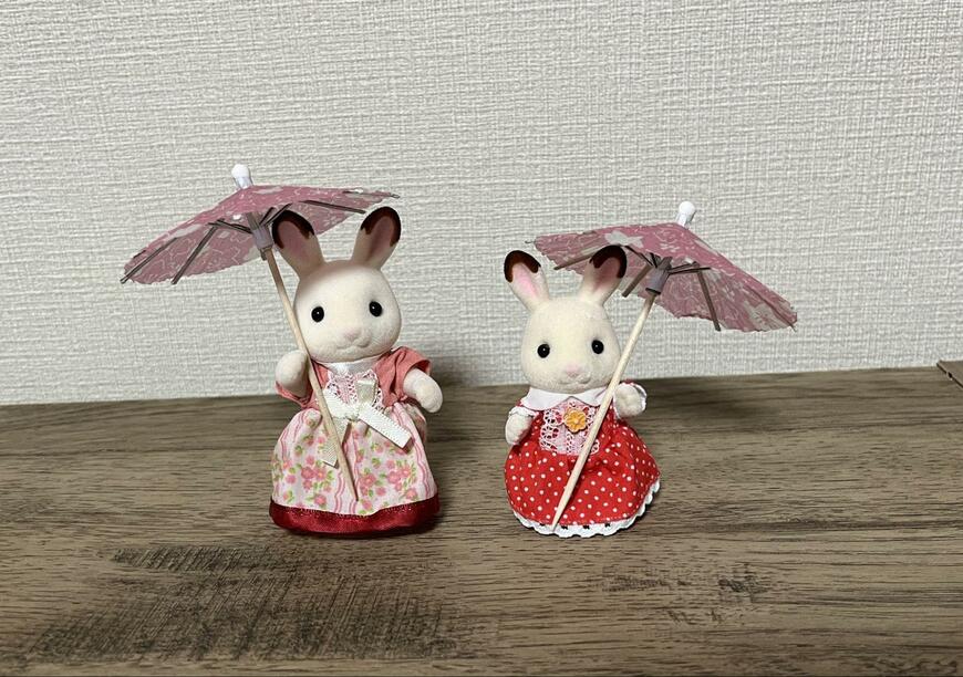 4本入りなのでおそろいて持たせてもいいですね／筆者撮影（キャンドゥ、傘ピック4P桜）