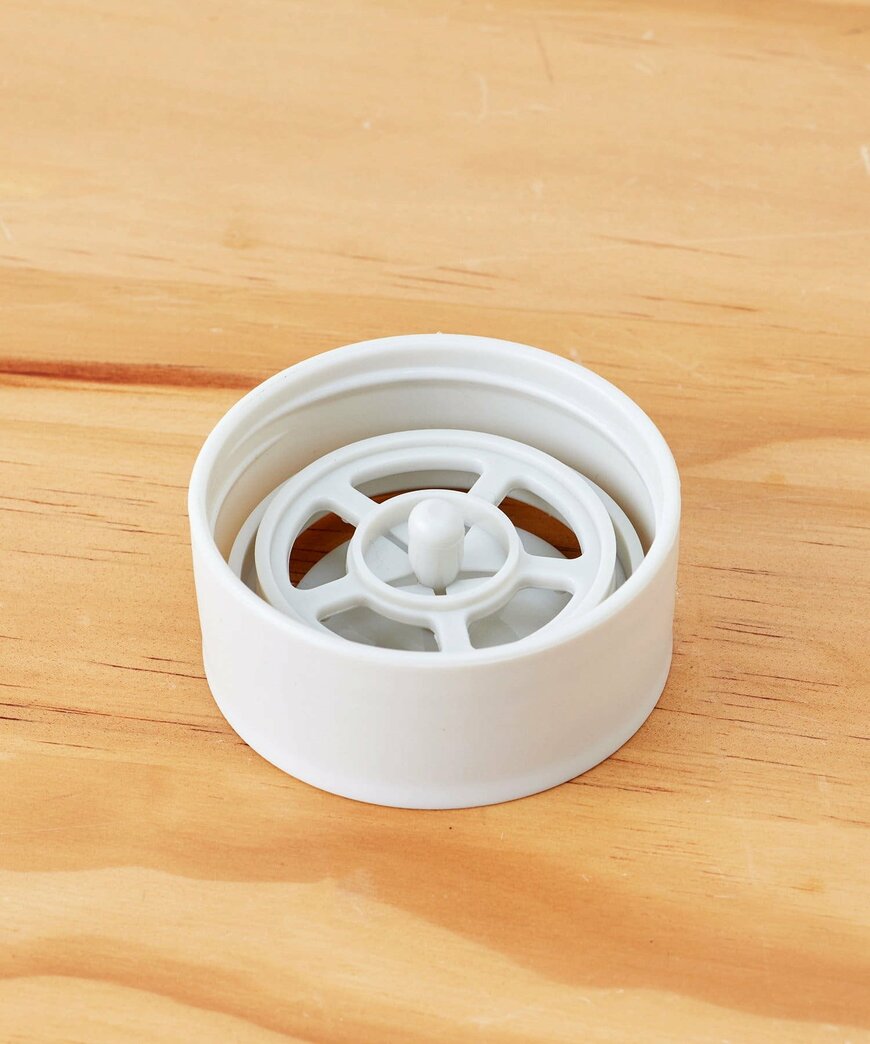 出所：3COINS公式　《360度どこからでも注げる》ウォーターボトル／KITINTO