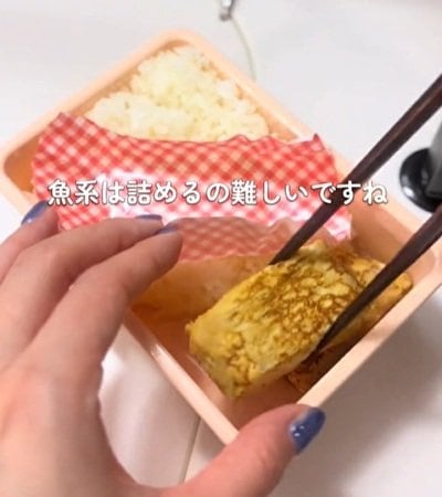 同棲カップルの彼女が作る【ほったらかし鮭弁当】詰め方に悩む「鮭の切り身」をきれいに収めたお弁当が素敵
