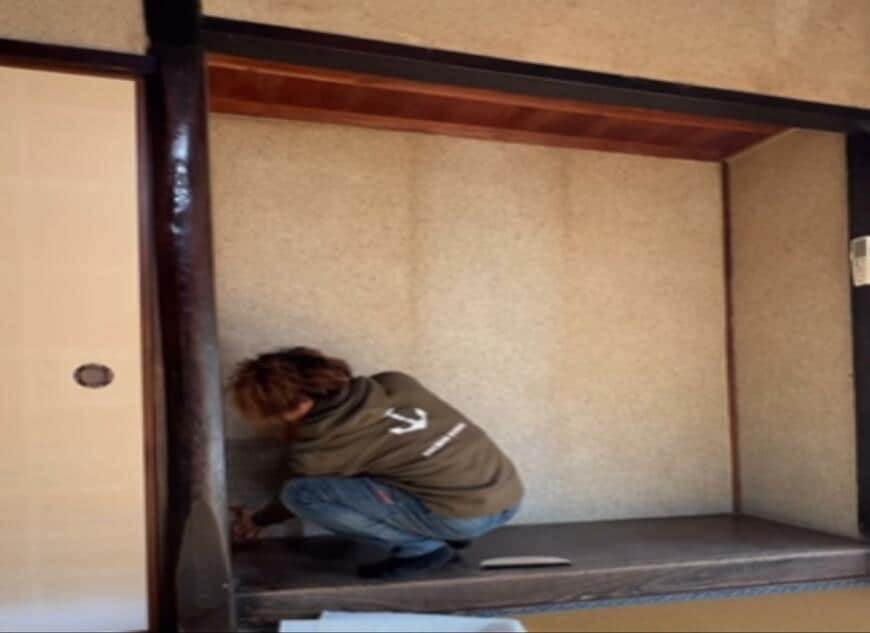 【築160年DIY】明治元年に建てられた古民家の土壁→2児のパパのアイディアで大変身！「この発想はなかった」