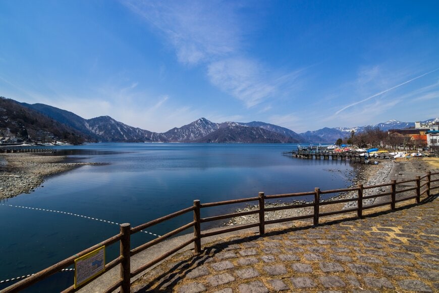 晴れた日の中禅寺湖