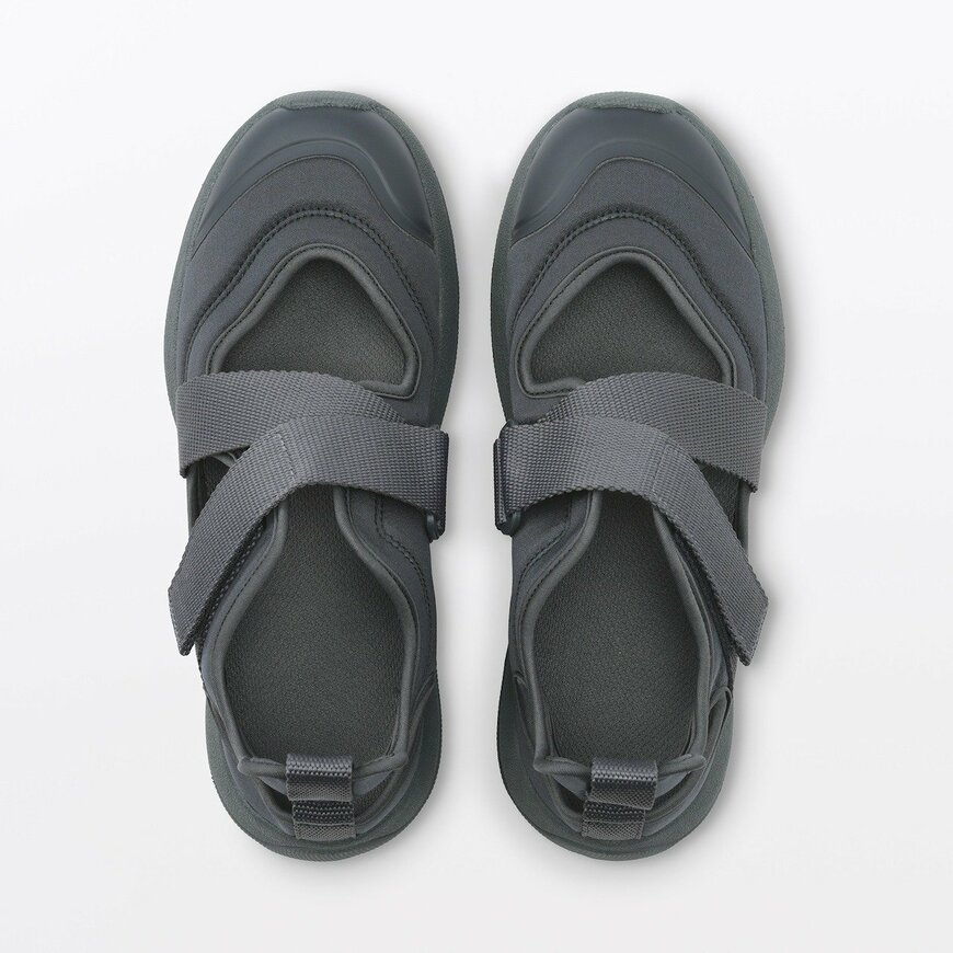 出所：無印良品ネットストア　スニーカーサンダル