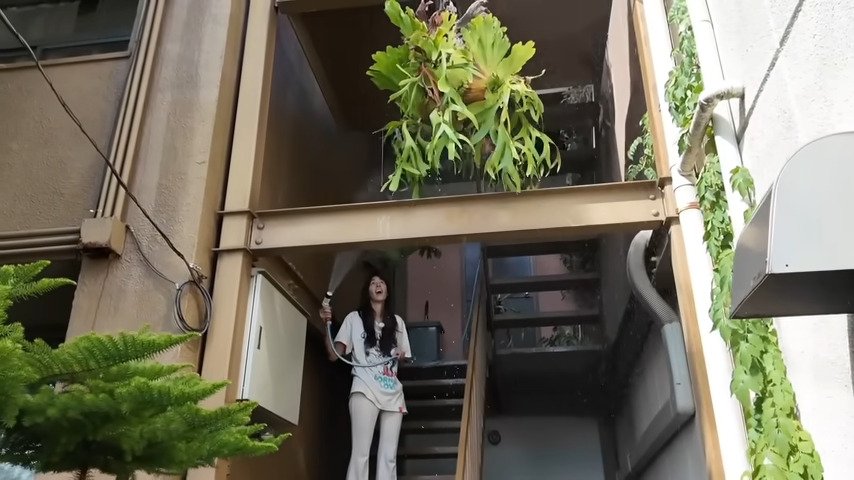 森泉のYouTube動画のスクリーンショット