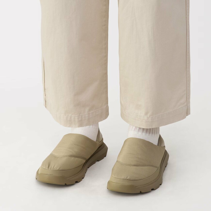 無印良品公式　かかとが踏める 撥水中わた入りスリッポン　画像