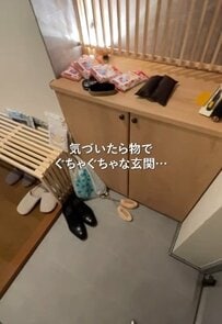 築30年賃貸DIY「ごちゃつきがちな玄関」→「省スペース収納」でスッキリきれいに大変身　「目から鱗です」と話題に