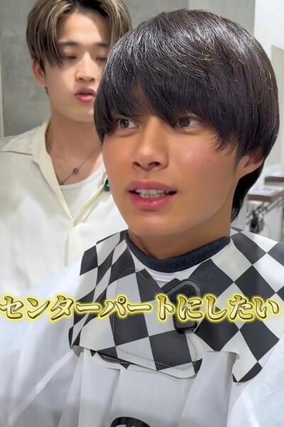 センターパートにしたいと話す男性