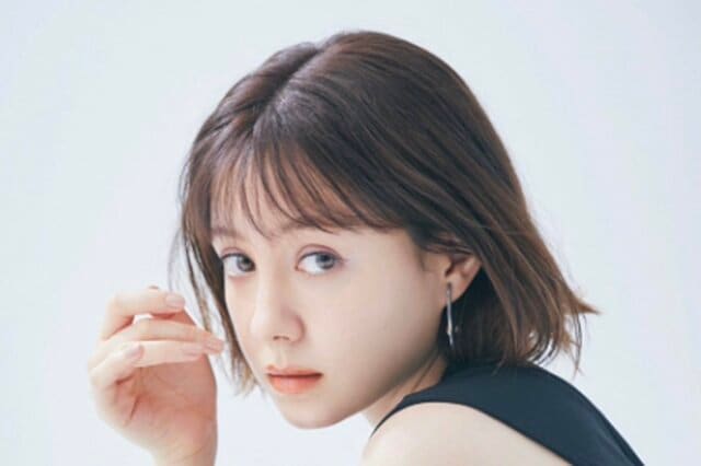 スタイル抜群夫婦！トリンドル玲奈 3歳年下俳優夫とモデル2ショット披露「美男美女すぎ」「素敵な夫婦」「お似合い」の声