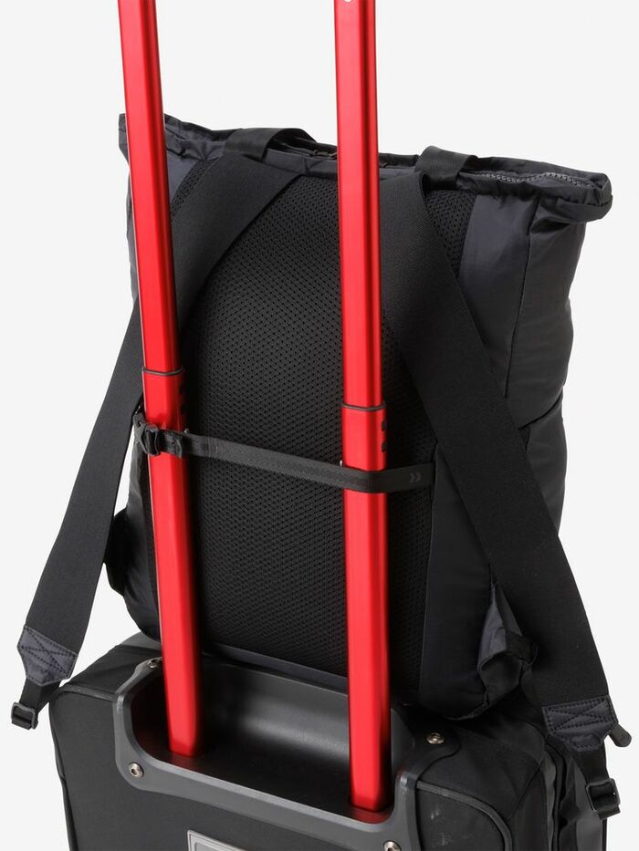 ポケッタブル仕様でコンパクトに収納できるのも魅力のひとつです。