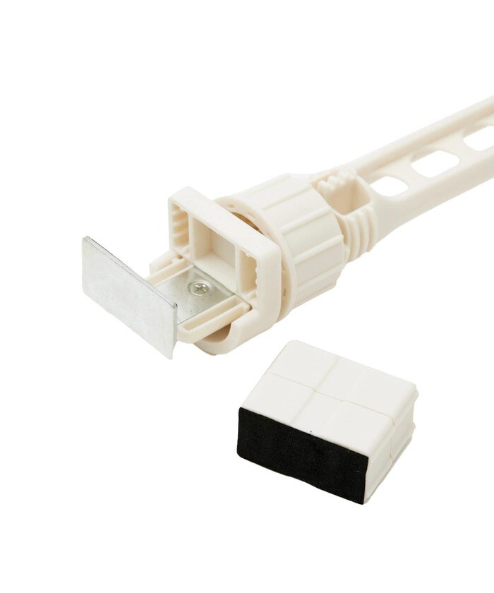 2個使って突っ張り棒などを併用すれば、簡易物干し竿にすることも。