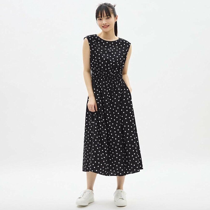 出所：GU公式　ドットプリントワンピース(ノースリーブ)Z