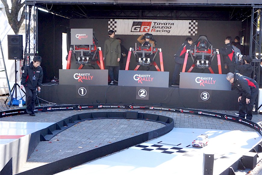 シミュレーターは3台用意されて、タイムアタックを繰り広げていた