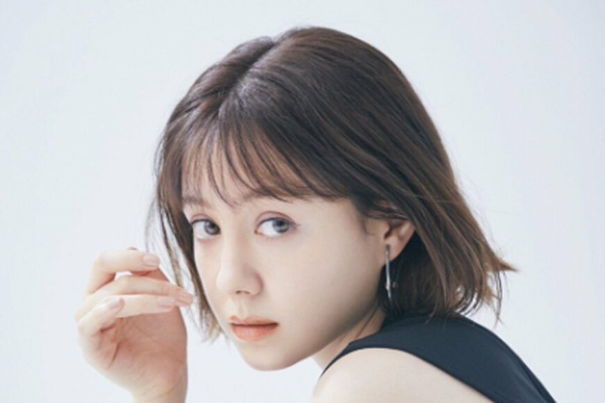 スタイル抜群夫婦！トリンドル玲奈 3歳年下俳優夫とモデル2ショット披露「美男美女すぎ」「素敵な夫婦」「お似合い」の声