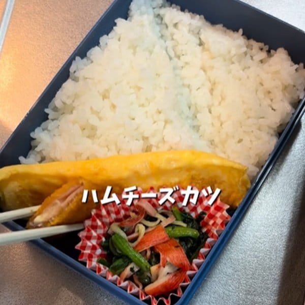 【真似したい】斜めに詰めたスタイリッシュな「焼肉弁当」　仕切りに〈卵焼き〉をまるまる1本使うワザにも注目
