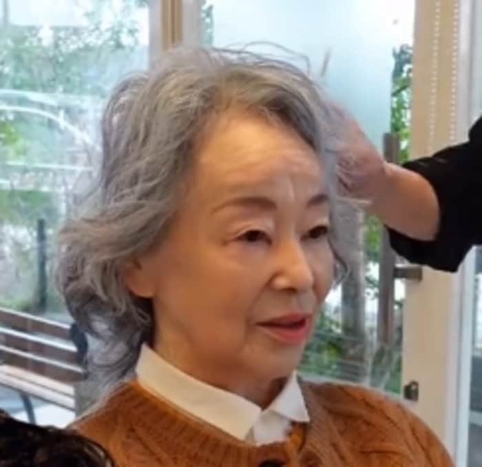 【大変身】グレイヘアのおしゃれマダム→洋画ドラマのメインキャラクター風に大胆イメチェン！「とっても素敵」と大反響