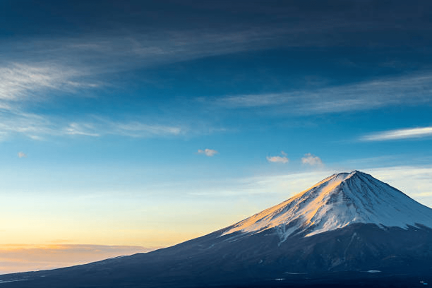富士山で撮影された「ソフトクリームのような雲」　奇妙な見た目に驚きの声