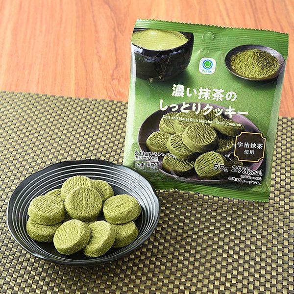 ファミリーマートの新商品：濃い抹茶のしっとりクッキー