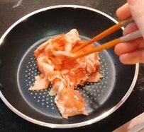 スタミナ満点の【シングルパパ弁当】ご飯0.5合でつくる「十勝豚丼弁当」が話題に