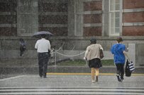 梅雨のゲリラ豪雨に注意！「1時間の降水量」が過去最も多かった都道府県、正解者は7割【LIMO独自調査】
