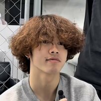 くるくる強めの「プードルパーマ」でオシャレにイメージチェンジした男性！「最高です」と満足そう