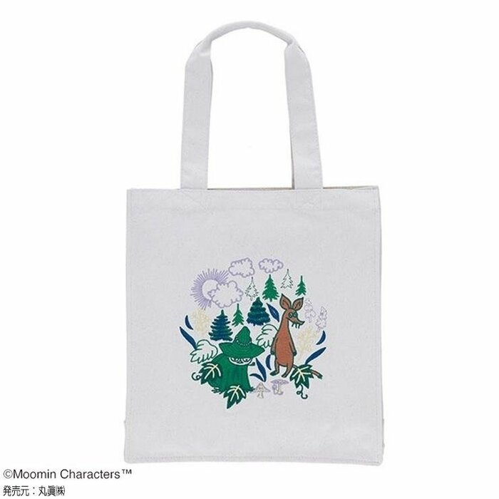 深い森の中で佇むスナフキンをポリエステル糸の緻密な刺繍で表現