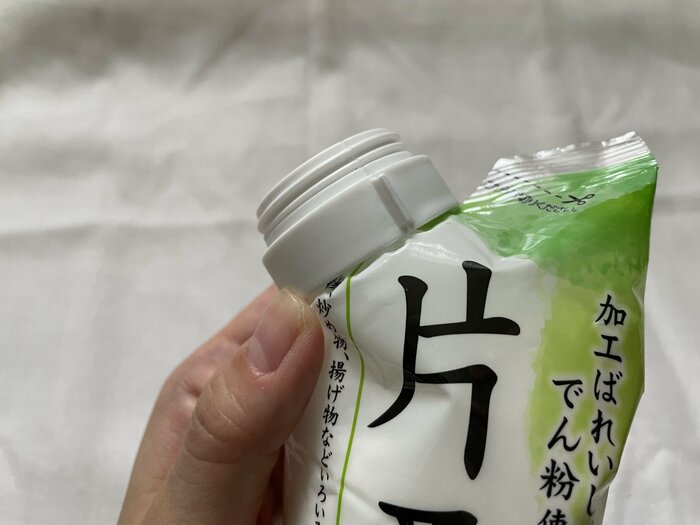 外側からもう一つのパーツで挟みます