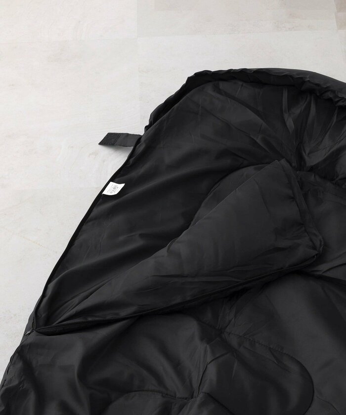 丸めてコンパクトに収納できる専用袋など、使い勝手への配慮も万全