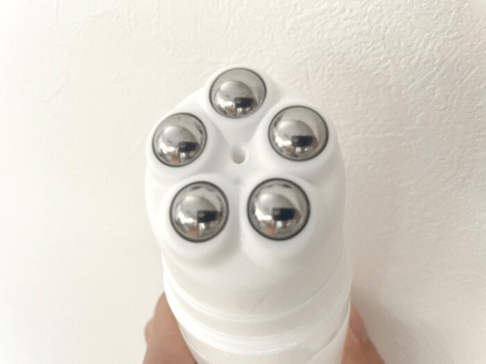 ステンレス製の5点のローラーがバランス良く並んでいます