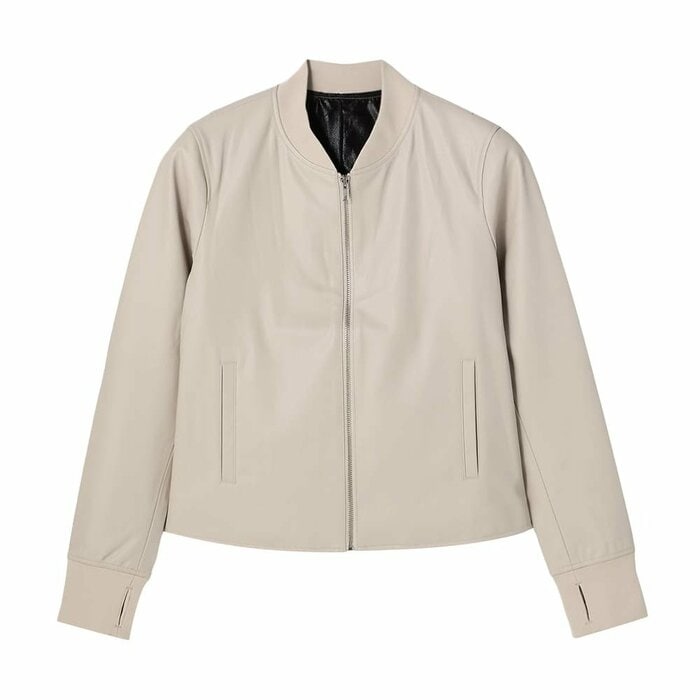 背中の裏地には、ワークマン独自の「ブラックアルミ」プリントを採用