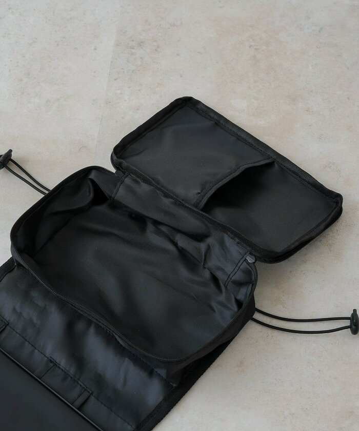 ブラシホルダー部分に、汚れを防ぐための透明なビニールカバーが