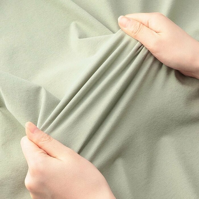 縦方向にも横方向にも伸びる「たてよこストレッチ」を採用