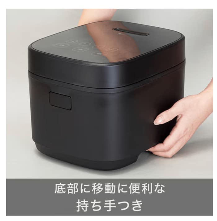 本体の底部には持ち運びに便利な持ち手がついている