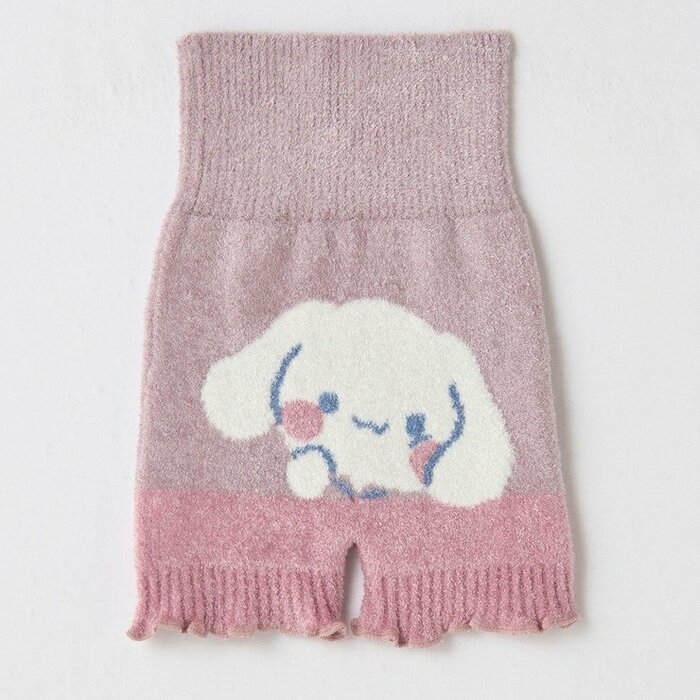 ピンクの生地にほんわかした表情のシナモロールがデザイン