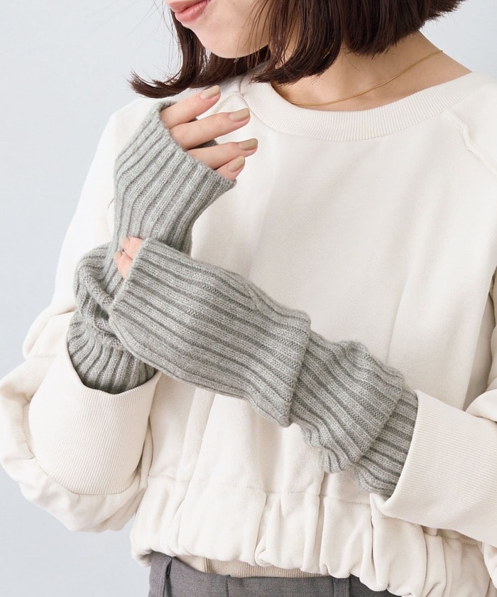 落ち着いたカラー展開のアームウォーマー