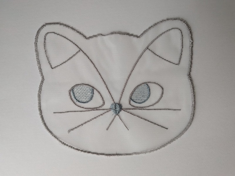 セリア　刺繍レースマット ネコ柄