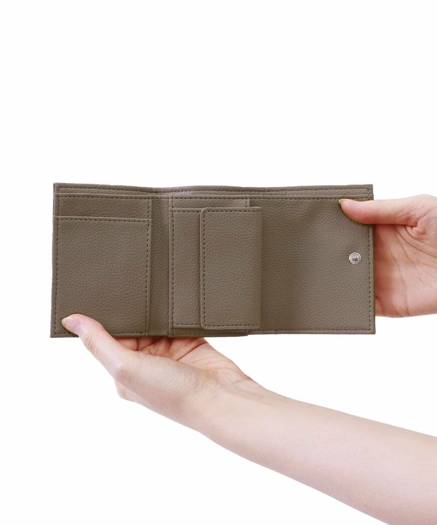 出所：3COINS公式ファッション通販サイト 三つ折りミニウォレット