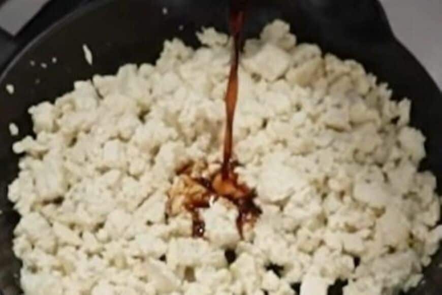 タッパーに詰める「4人分の豆腐ビビンバ弁当」が最高　6種類の具材の彩りにも注目