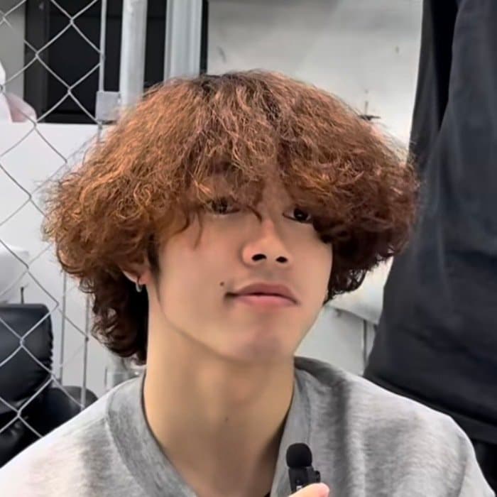 くるくる強めの「プードルパーマ」でオシャレにイメージチェンジした男性！「最高です」と満足そう