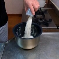 「絶対美味しいやつ！」父ちゃんが作る【中華おこわ弁当】焼き色の綺麗な餃子も入れてまさに完璧！コメント欄には「素晴らしい」の声